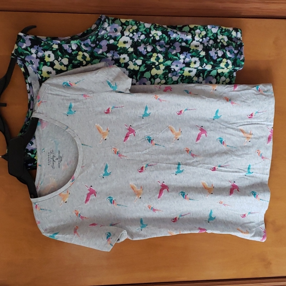 🌞 Casual Summer Tops 🌞 listing for parrot shirt only!!!